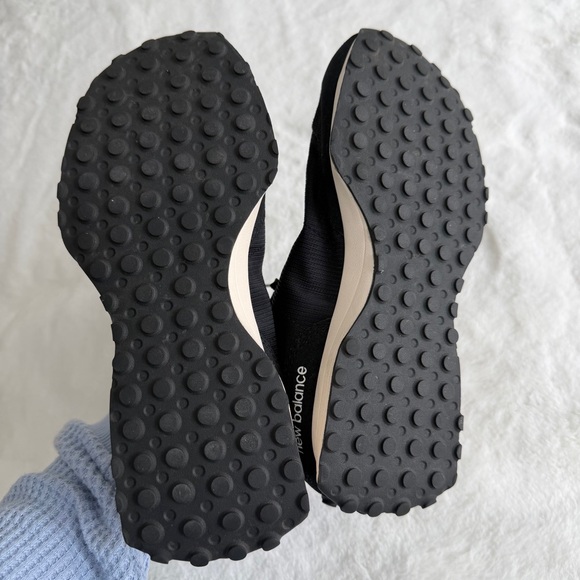 New Balance 327 Black White Boy’s Size 6 - Picture 5 of 15